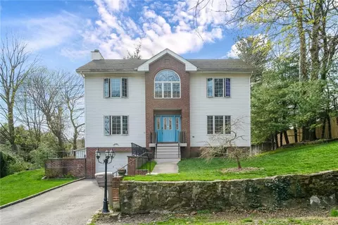 73 Sherwood Dr, Larchmont, NY 10538