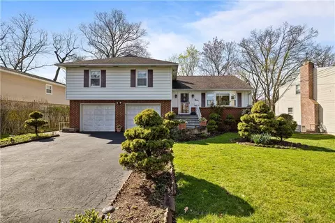 37 Hillcrest Rd, Ramapo, NY 10901