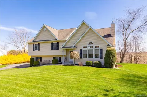 42 Carriage Dr, Red Hook, NY 12571
