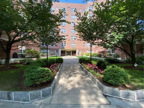 120 E Hartsdale Ave #5F, Greenburgh, NY 10530