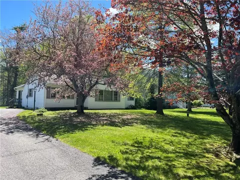 7 Sunset Blvd, East Fishkill, NY 12533