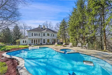 24 Manor Pond Ln, Greenburgh, NY 10533