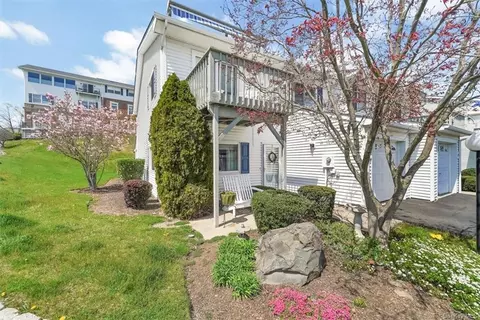 750 Hewitt Ln, New Windsor, NY 12553