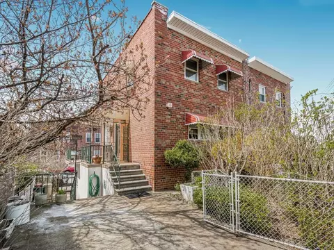 1369 Edwards Ave, New York, NY 10461