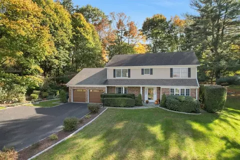 26 Sunset Dr, Mount Pleasant, NY 10594