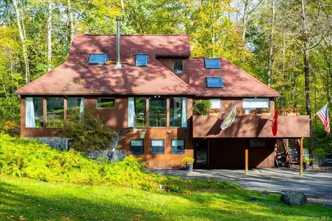 5 Branch St, Lewisboro, NY 10526