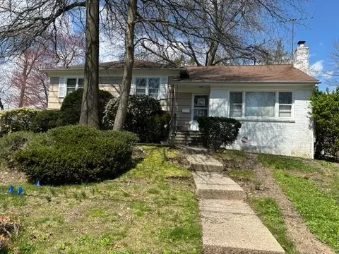 72 Stanton Cir, New Rochelle, NY 10804