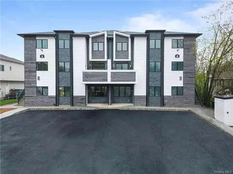 4 Crown Rd #213, Ramapo, NY 10952