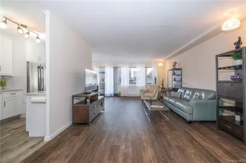 300 Martine Ave #7M White Plains NY 10601 20 Photos Movoto