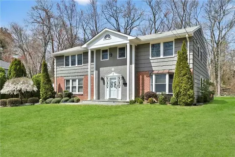 120 Lord Kitchener Rd, New Rochelle, NY 10804