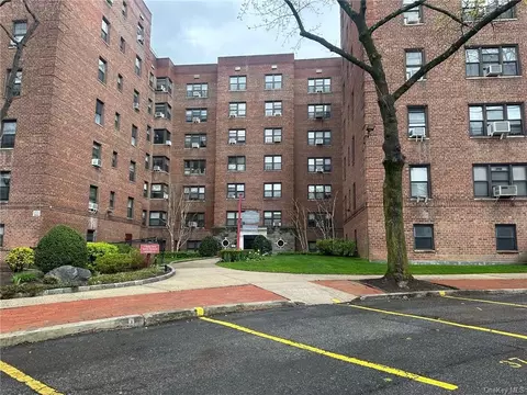 2 Fisher Dr #205, Mount Vernon, NY 10552
