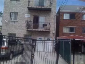 781 E 211 St, New York, NY 10467