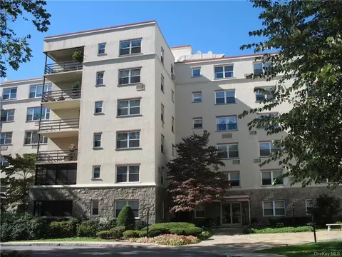 3 Stoneleigh Plz #1B, Bronxville, NY 10708
