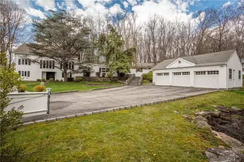463 Chappaqua Rd, Mount Pleasant, NY 10510