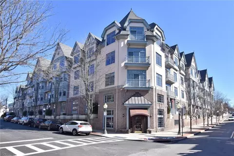 55 1st St #304, Pelham, NY 10803