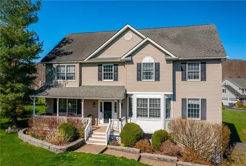 9 Avonlee Ln, Pawling, NY 12564
