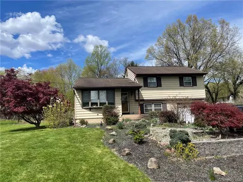 38 Mark Ln, Clarkstown, NY 10956