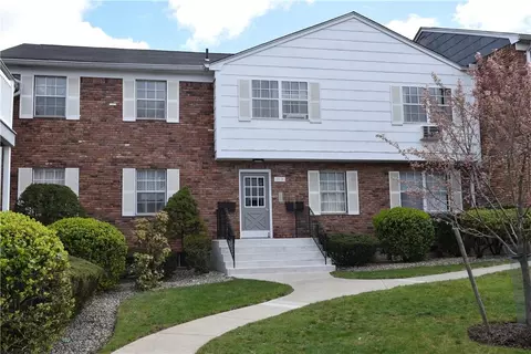31 Doxbury Ln, Ramapo, NY 10901