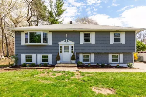 12 N Ross Dr, Yorktown Heights, NY 10598