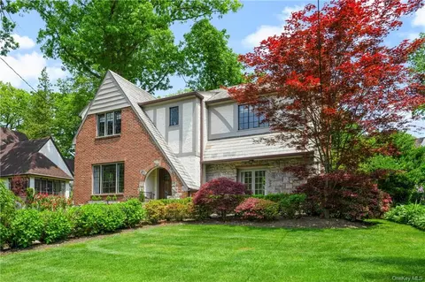 35 Kingsbury Rd, New Rochelle, NY 10804