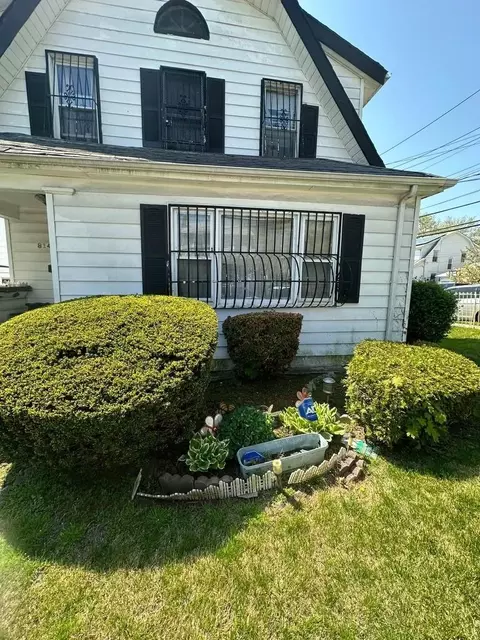 814 Cranford Ave, New York, NY 10470