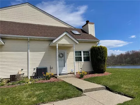 32 Brick Pond Rd, Middletown, NY 10940