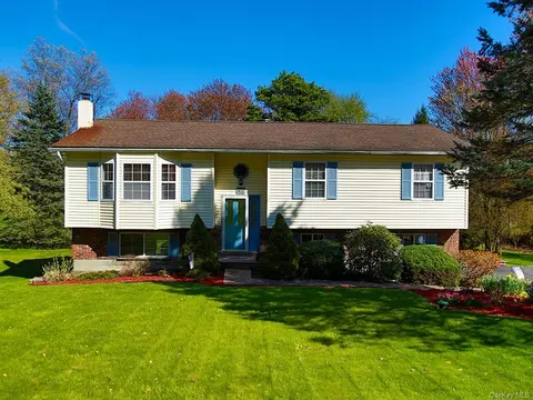 41 Felicello Dr, Marlboro, NY 12542