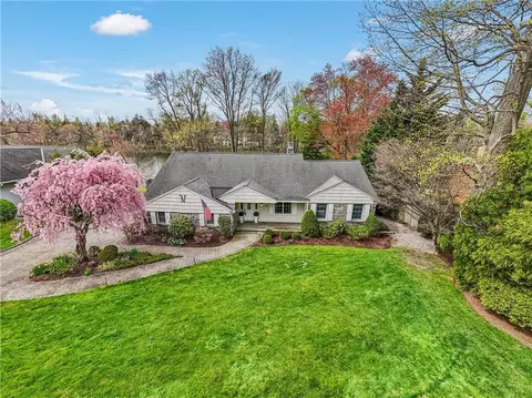 38 Lakeshore Dr, Eastchester, NY 10709