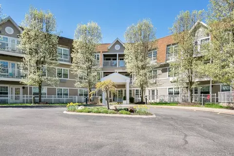 311 Sutton Dr #311, Mount Kisco, NY 10549