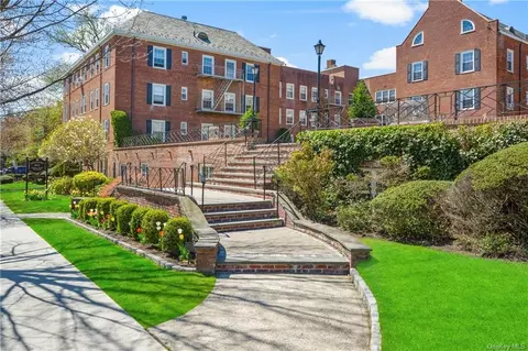 1815 Palmer Ave #2C, Larchmont, NY 10538