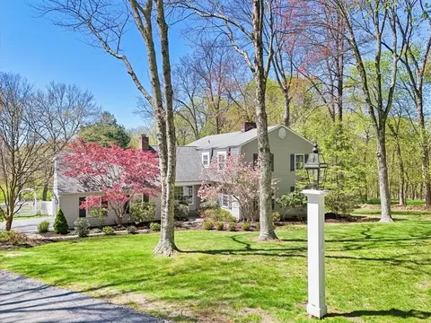 39 Orchard Hill Rd, Katonah, NY 10536