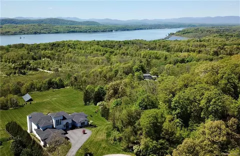 15 Nichris Ln, Staatsburg, NY 12580