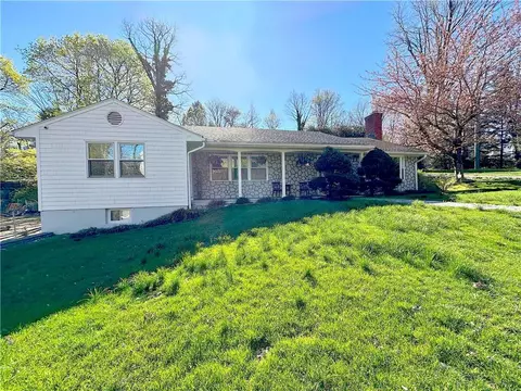 2 Kathy Ln, Scarsdale, NY 10583