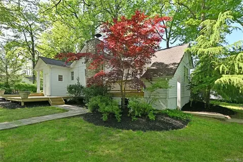 124 New Valley Rd, Clarkstown, NY 10956