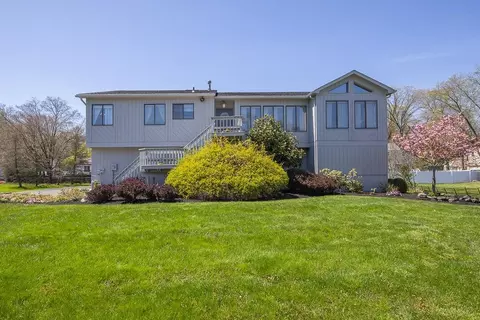 38 Yale Dr, Clarkstown, NY 10956