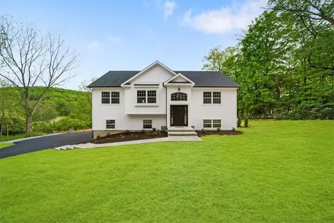 303 Sugarloaf Mountain Rd, Chester, NY 10918