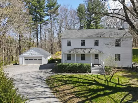 676 Harris Rd, Bedford Hills, NY 10507