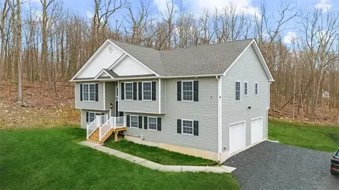 2 Calico Way, Plattekill, NY 12589