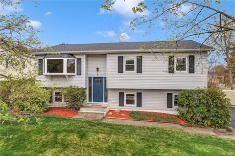 6 Ambery Ln, Haverstraw, NY 10984