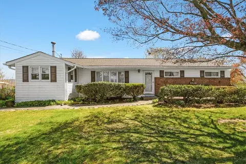 27 Boniello Dr, Mahopac, NY 10541