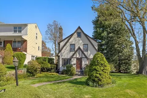 14 Gladstone Pl, Yonkers, NY 10703
