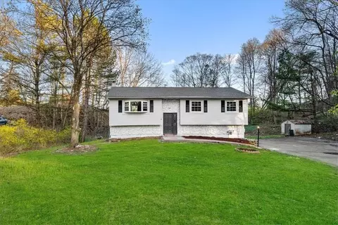 18 Boxwood Close Close, Hopewell Junction, NY 12533