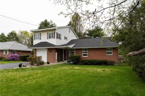 33 Briarwood Dr, Poughkeepsie, NY 12601