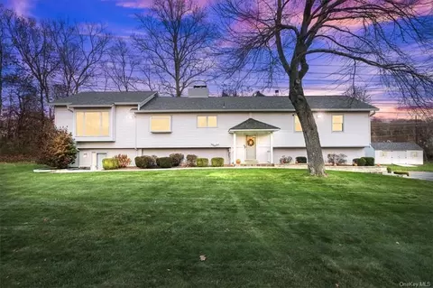 36 Circle Dr, East Fishkill, NY 12533