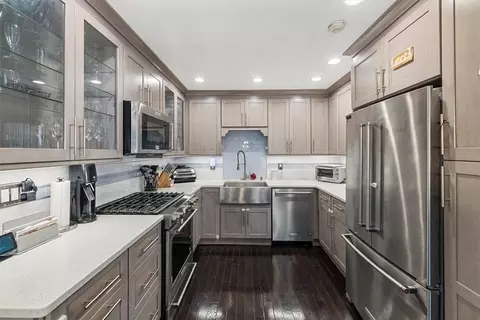 6 Klint Ct, Clarkstown, NY 10954