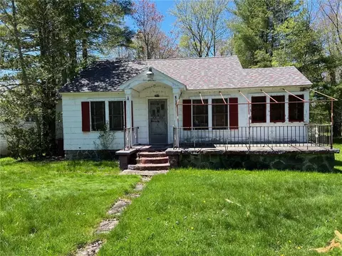 506 Sackett Lake Rd, Thompson, NY 12701