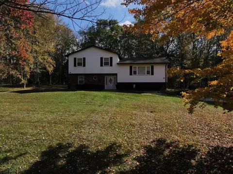 10 Creekside Ln, La Grange, NY 12569