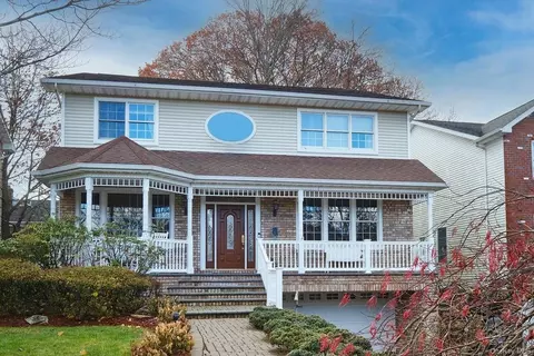 5 Apple Ct, Eastchester, NY 10709