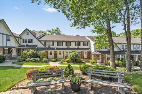 191 Doxbury Ln, Ramapo, NY 10901