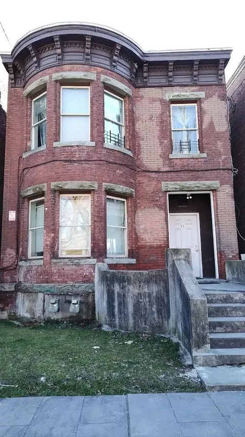 231 3rd St, Newburgh, NY 12550